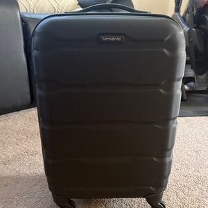 Samsonite Midnight Black Omni Spinner Luggage Carry On